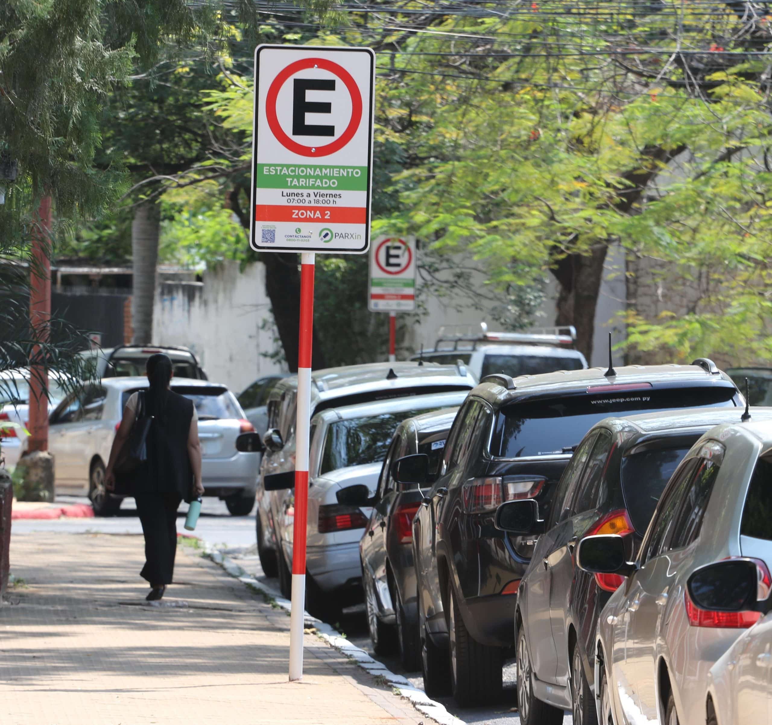 Mipymes claman por eliminar el cobro del estacionamiento tarifado nocturno