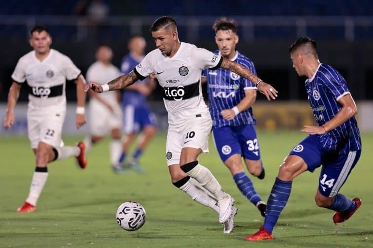 Olimpia igualó en su estreno y no dejó buenas sensaciones frente a su público