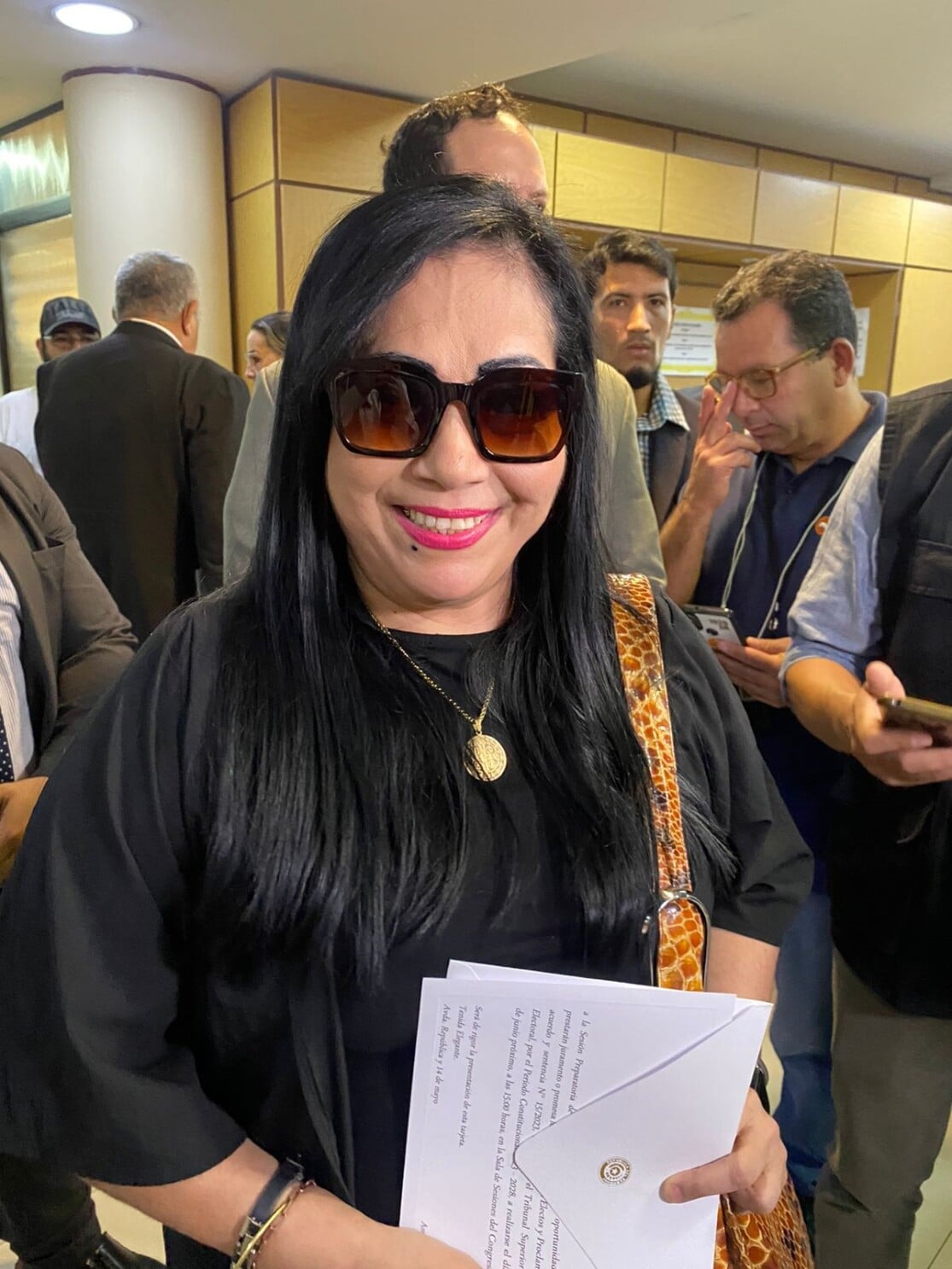 Senadora denuncia que desmantelaron su oficina de bancada en el Congreso