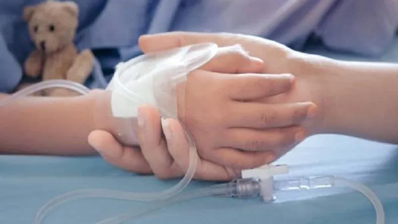 Papá de una niña fallecida presume de mala praxis en Hospital de Caacupé y accionará judicialmente