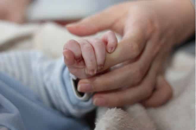 Fue a comprar leche y no volvió: denuncian que una mamá abandonó a su bebé de 2 meses