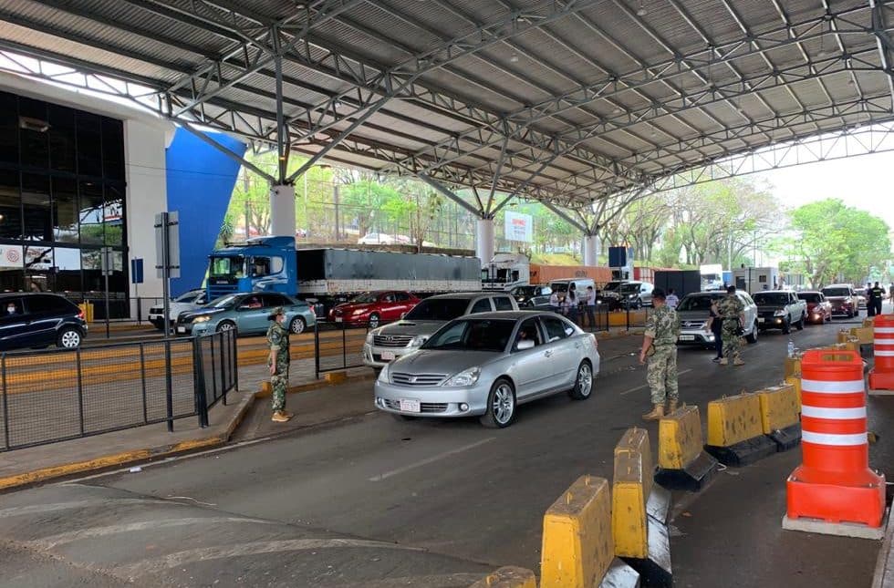 Ante caos migratorio en Foz de Iguazú, Paraguay pide a Brasil agilizar los trámites