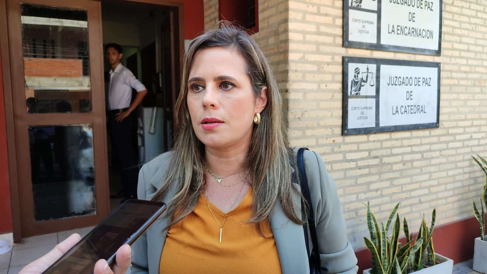 Ante Juzgado, Kattya González denunció al diputado Gamarra por violencia contra la mujer