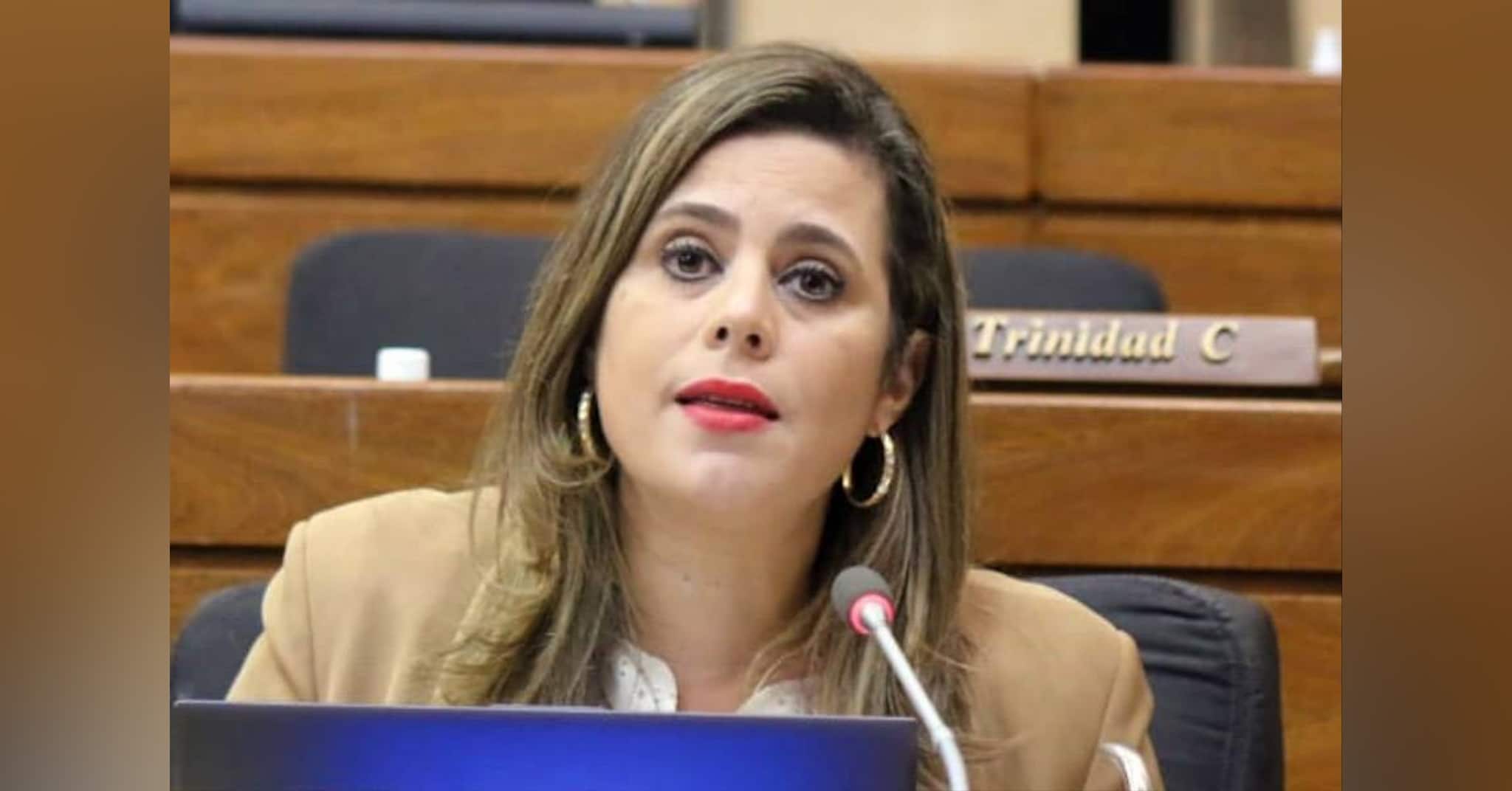 Senadora afirma que existe un plan para “dinamitar” su equipo de trabajo