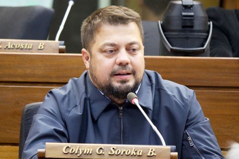 Senador minimiza rumores sobre posible expulsión de Kattya González: “Todo es un supuesto”