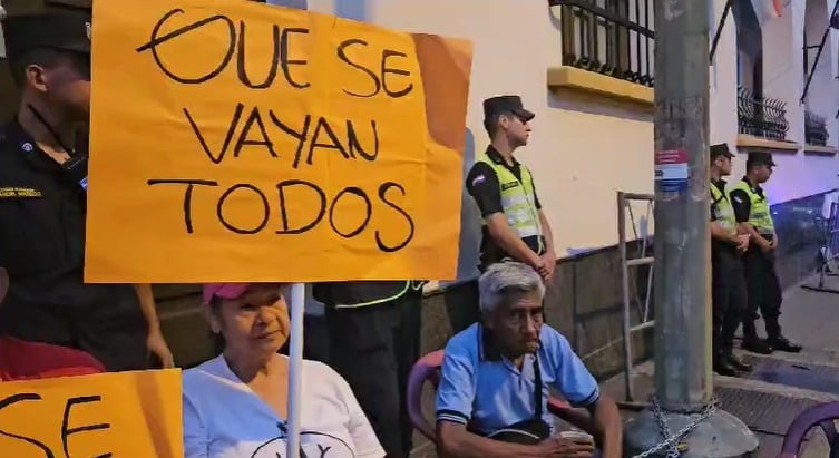 Jubilados claman desesperados por la intervención de la Caja Municipal