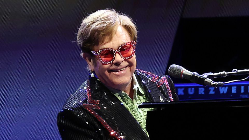 A pesar de decir adiós a las giras, Elton John trabaja en nueva música