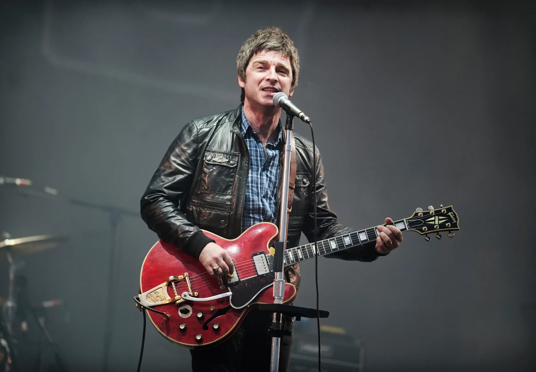 ¡Noel Gallagher cumple 57 años y sigue brillando!