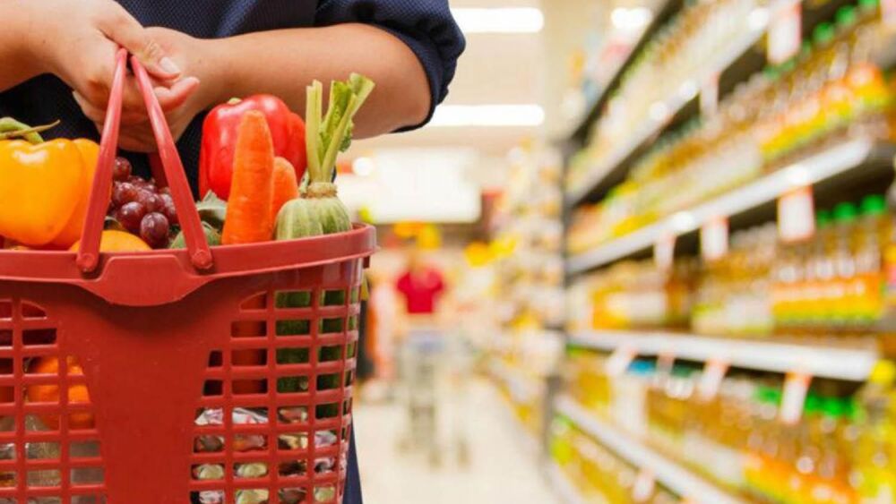 Suba de precios en productos de la canasta básica son volátiles, sostiene economista