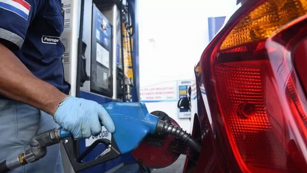 No habrá ajustes de precios en Petropar “por el momento”, afirma Eddie Jara