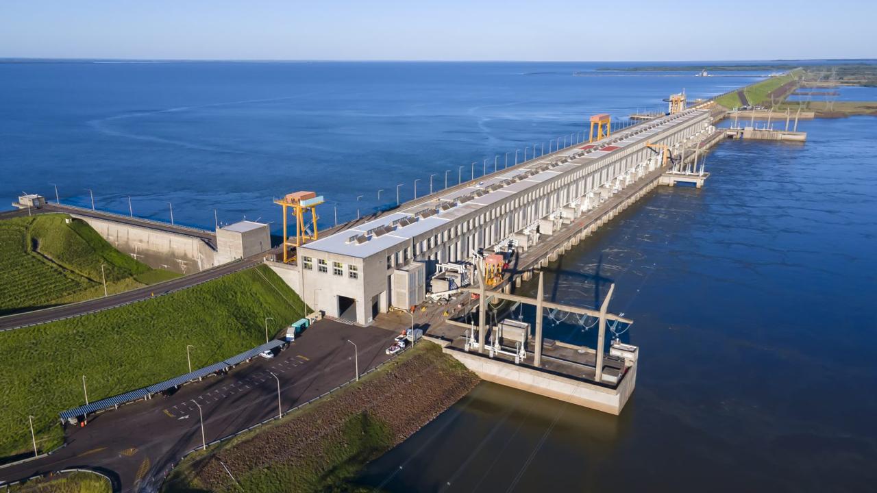 Paraguay recibe histórica transferencia récord de USD 100 millones por cesión de energía de Yacyretá