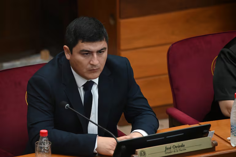 Senador sostiene que material de 12 ciencias no deberían estar en las escuelas 