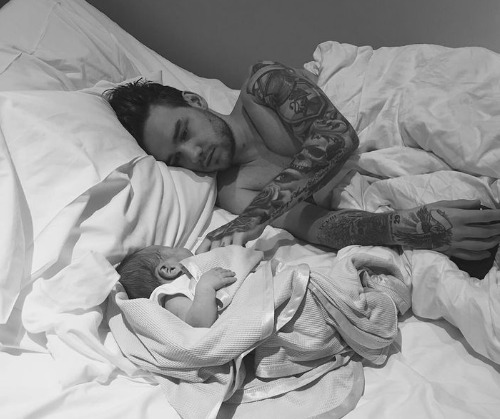 Rompe el silencio la madre del hijo de Liam Payne tras la muerte del cantante