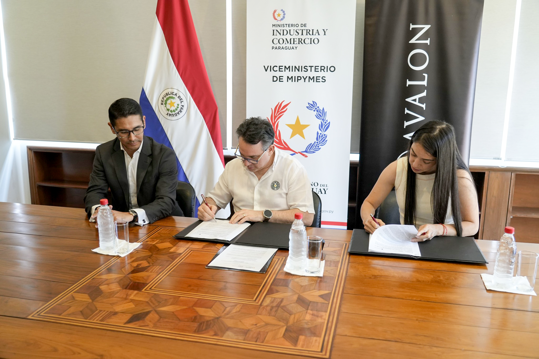 Avalon Casa de Bolsa y el Ministerio de Industria y Comercio unen esfuerzos para fortalecer a las Mipymes en Paraguay