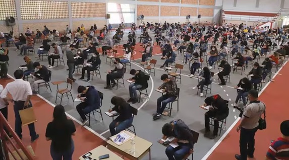 Tras filtrarse examen de concurso para docentes vuelven a rendir este sábado