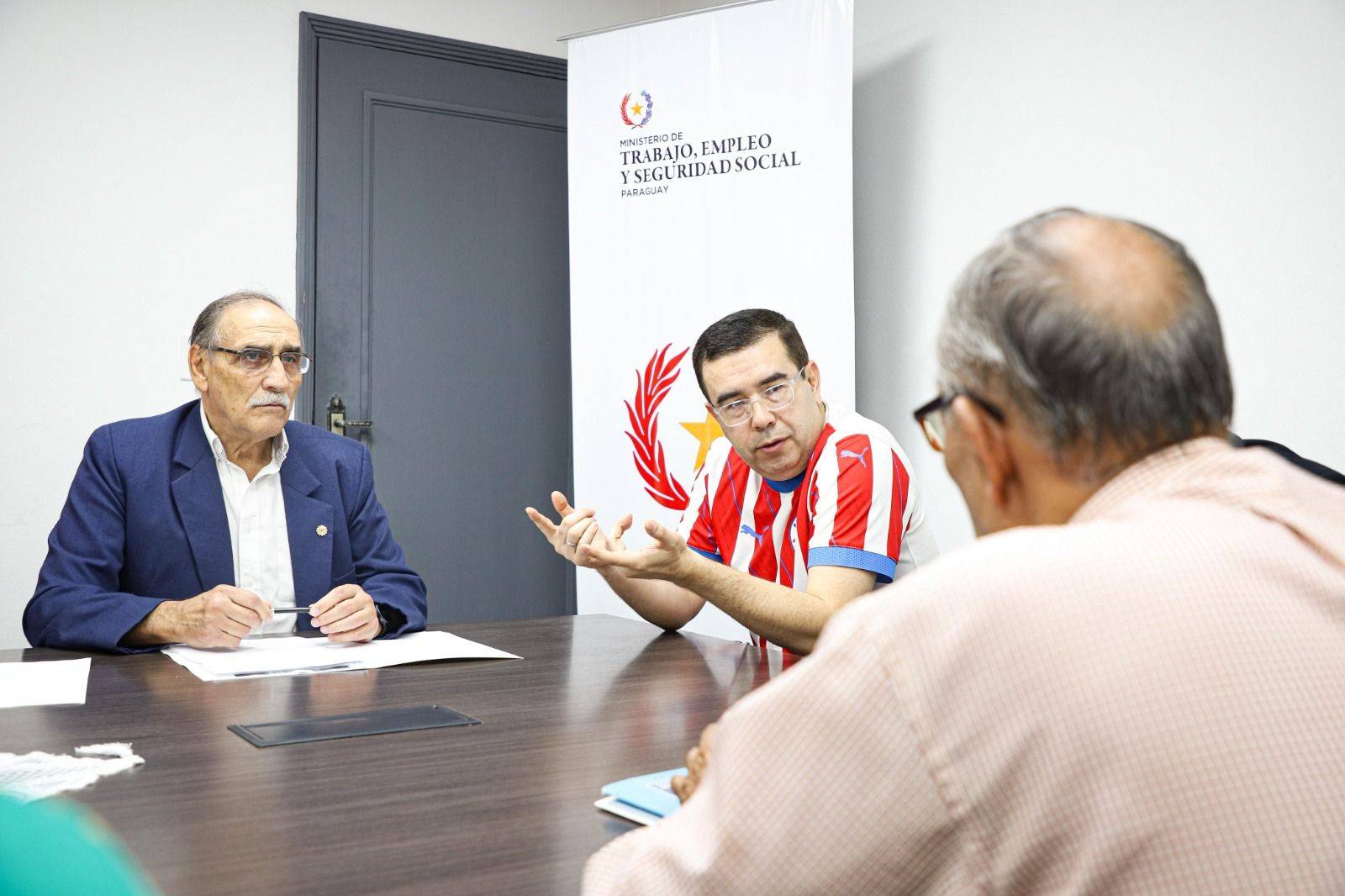 En el Ministerio de Trabajo, analizan reajuste del salario mínimo