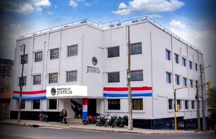 Costosas computadoras de mesa en el Ministerio de Justicia