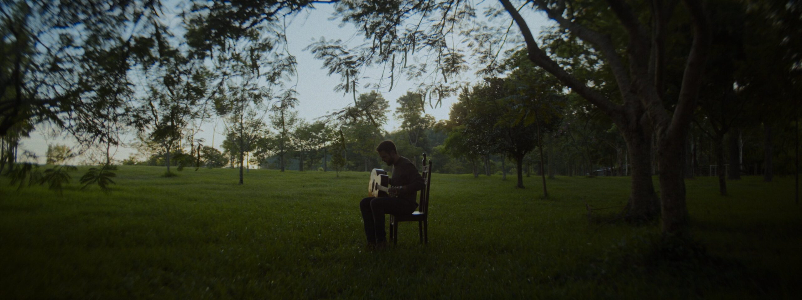 Ivan Zavala y Sir Hope presentan “Roto”: un canto de pérdida y esperanza