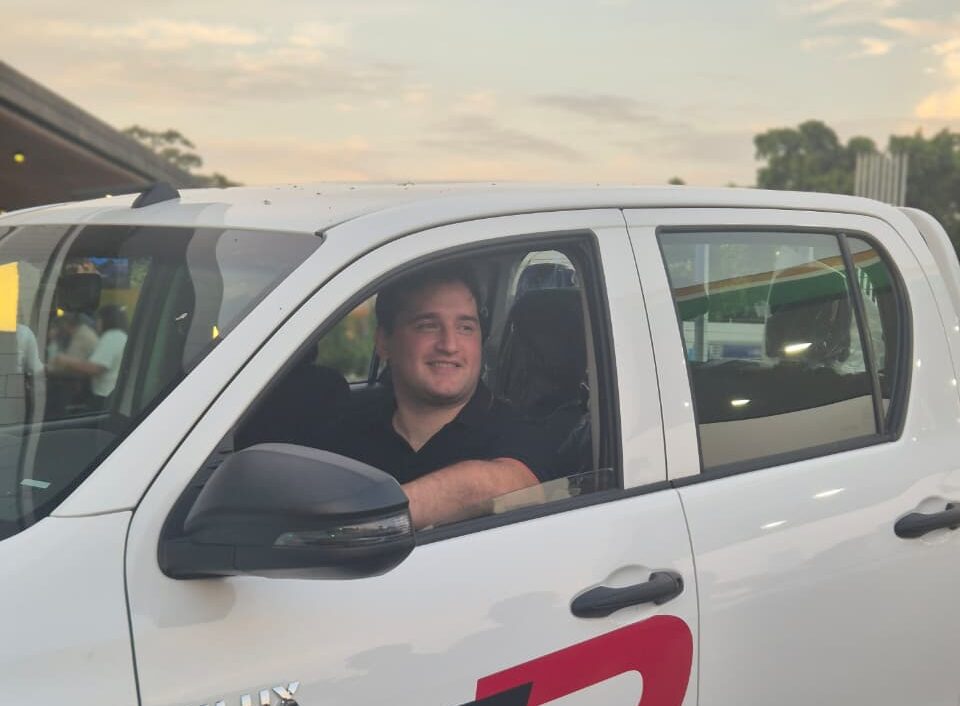 Petrobras entrega la primera Toyota Hilux de la promo rally