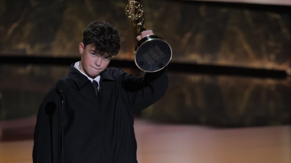Owen Cooper de “Adolescencia” hace historia en los Emmy: el actor de reparto más joven en ganar el premio