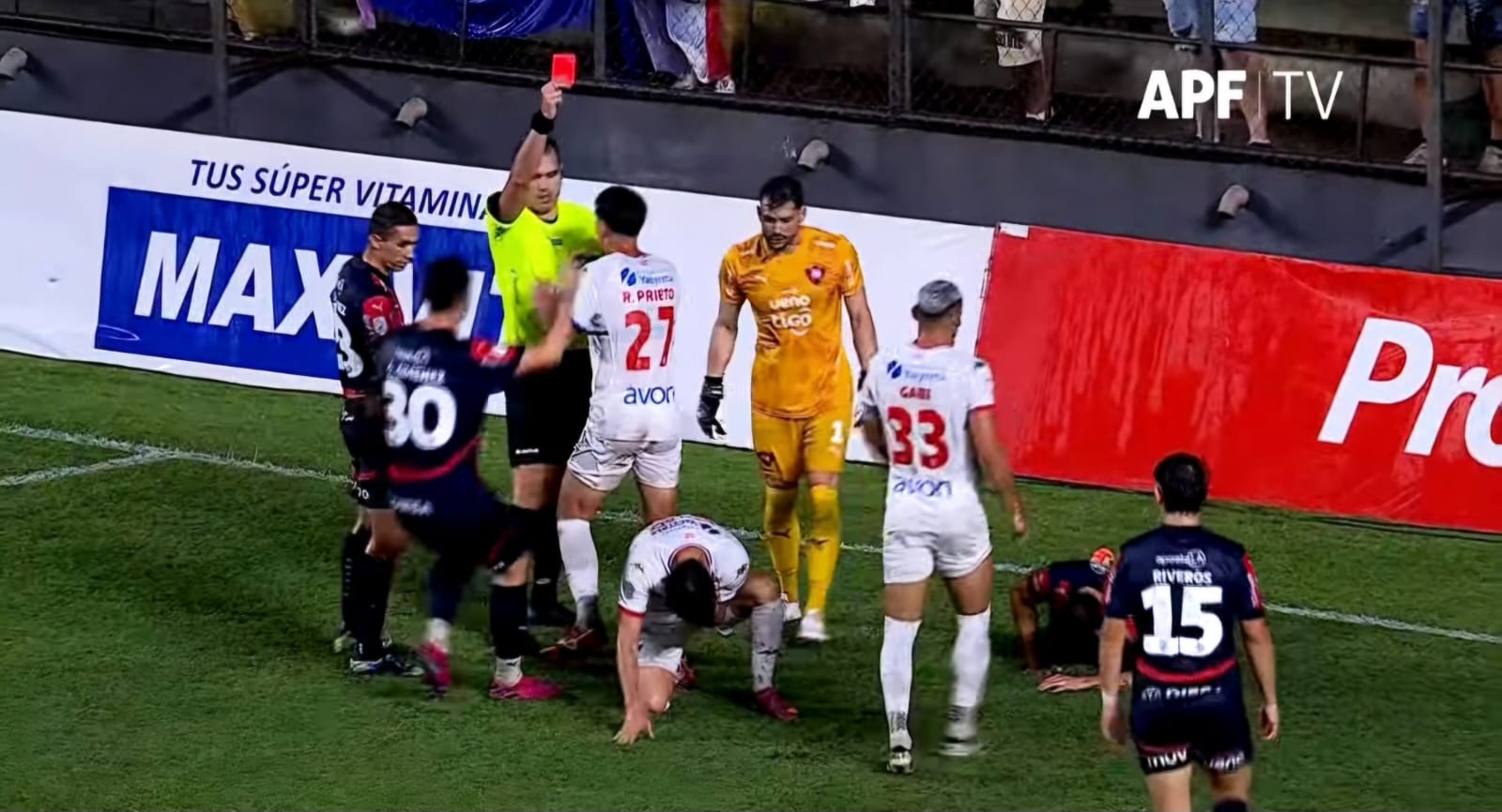 Análisis sostiene que decisiones arbitrales fueron correctas en el partido de Cerro