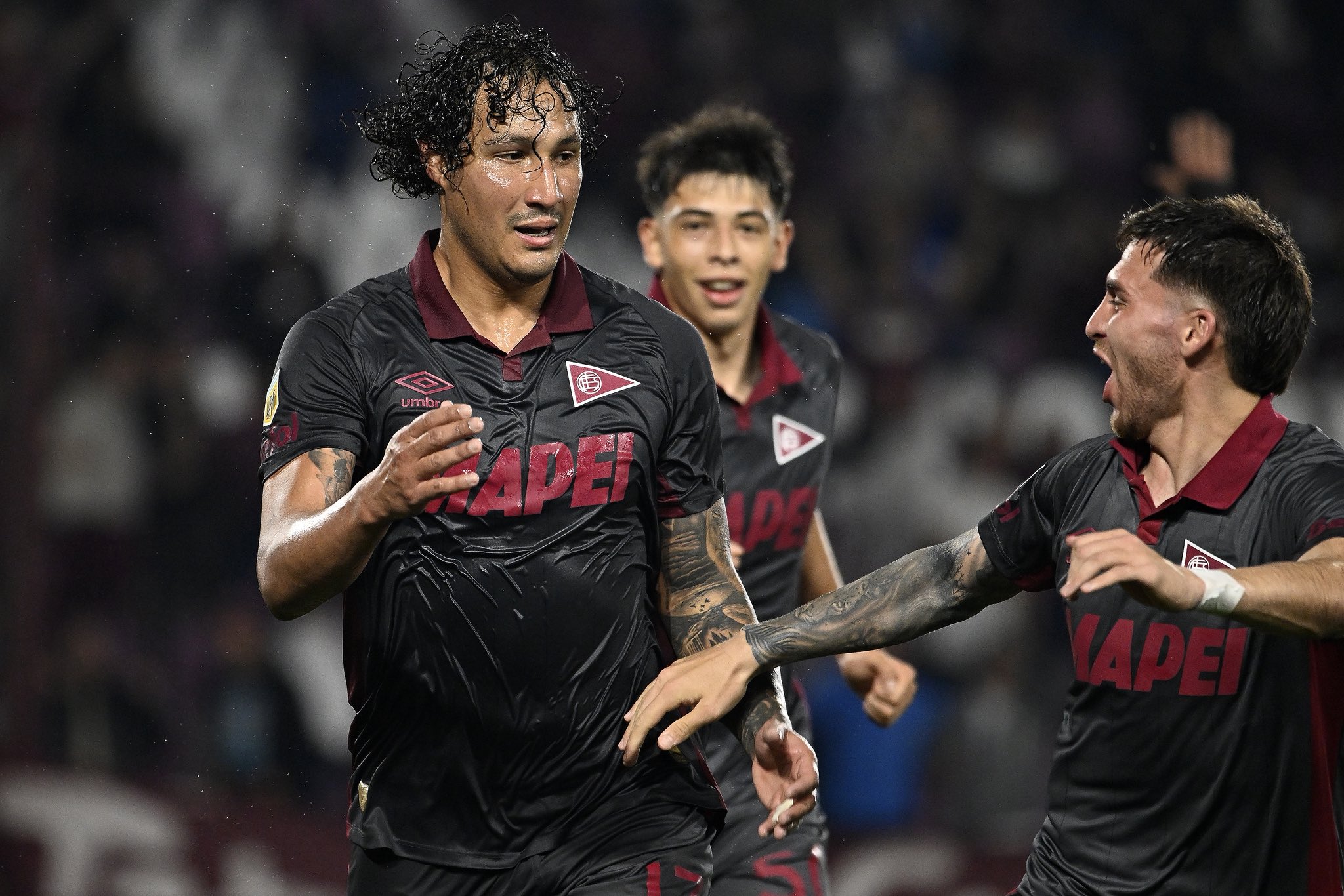 Unos 25 mil hinchas de Lanús llegarían a Paraguay para la final de la Sudamericana