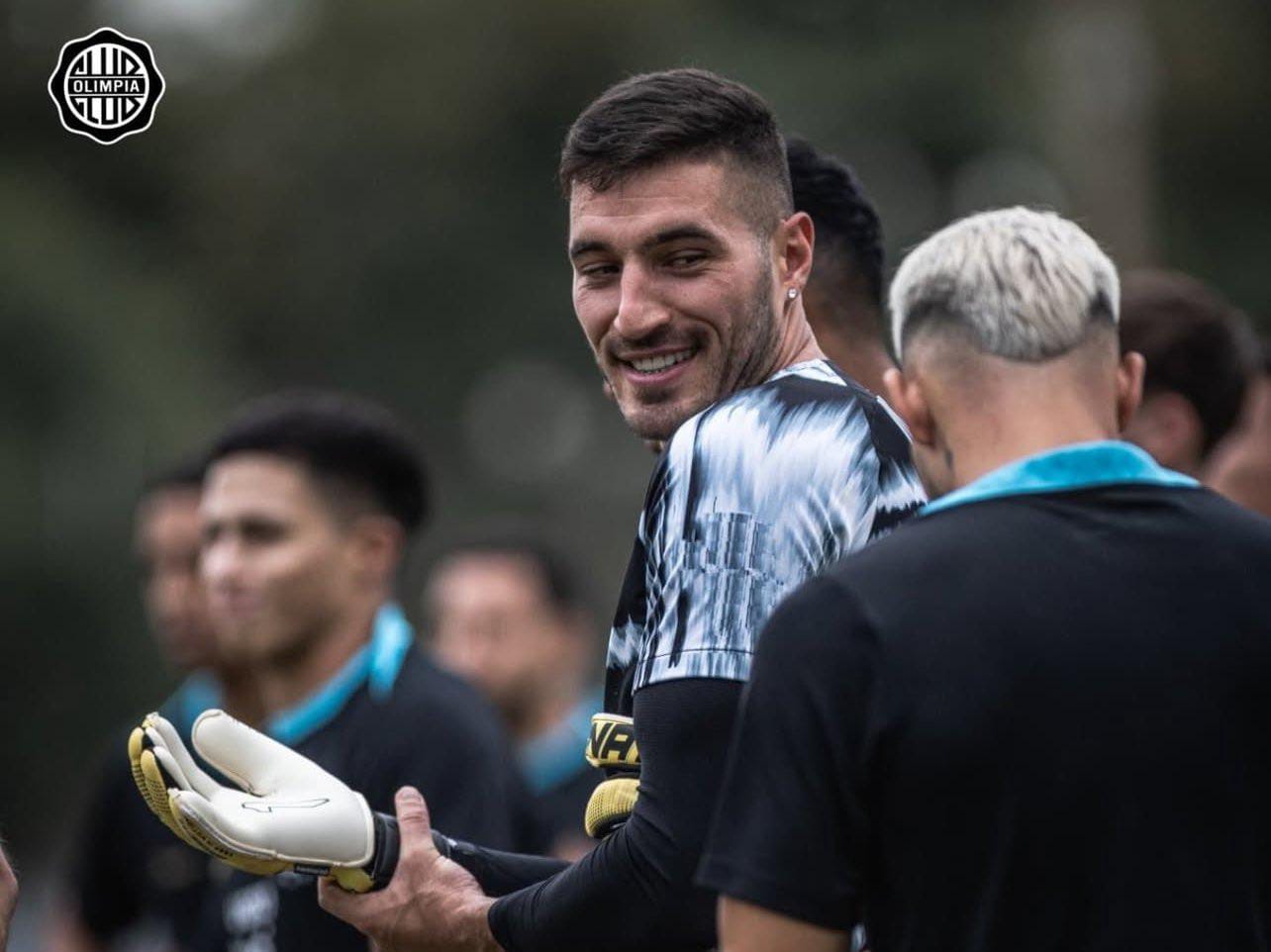 Olveira sufre desgarro y es baja para el partido ante Libertad