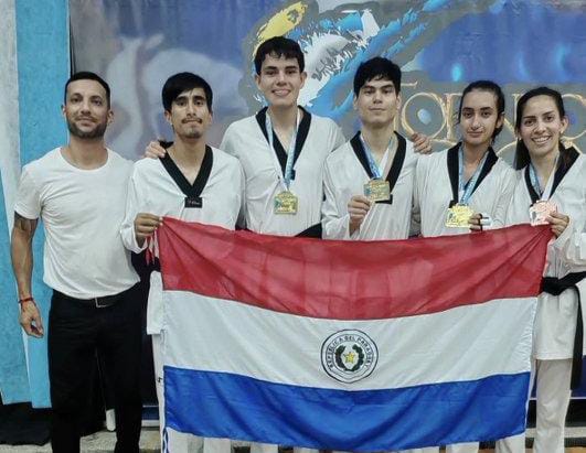 Paraguay logra tres medallas de oro en taekwondo y hace historia en Argentina