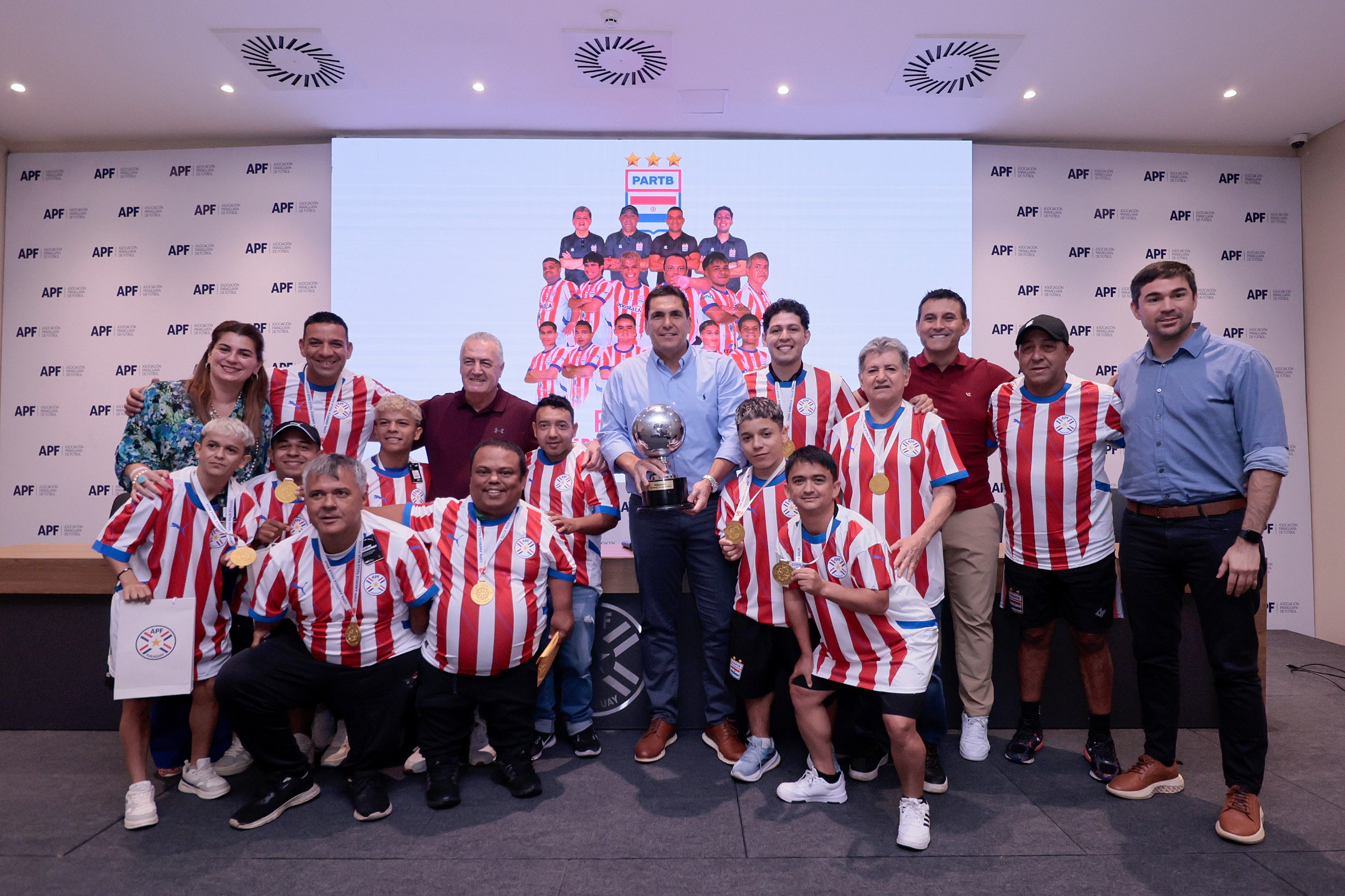 La Albirroja campeona de Talla Baja recibió un reconocimiento especial