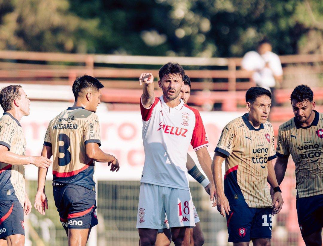 Cerro cayó por goleada ante Huracán de Diego Martínez