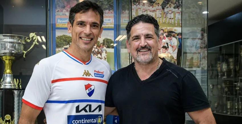 Enrique Sánchez llena de elogios a Roque Santa Cruz