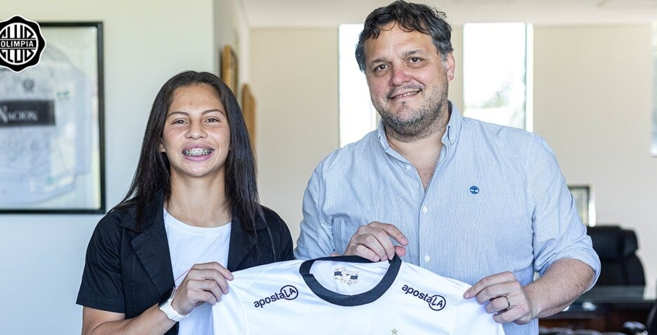 Claudia Martínez se convierte en el fichaje más costoso de la historia del fútbol femenino paraguayo