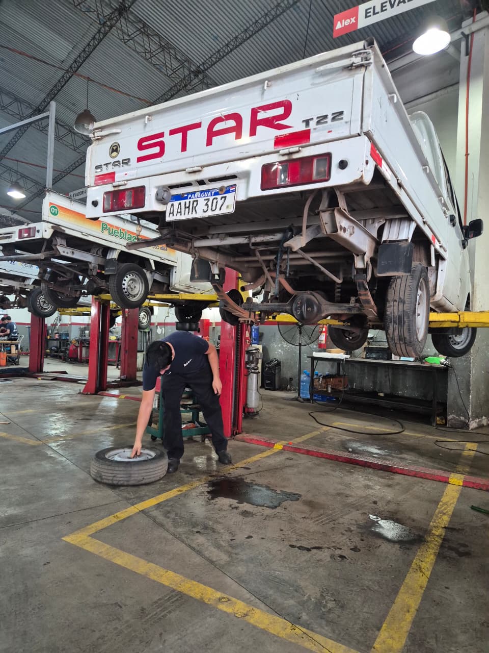Alex inaugura Bardahl Express en su taller Star