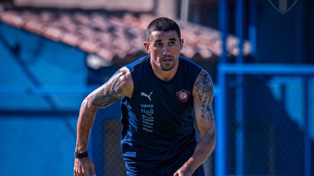 Gustavo Velázquez se queda en Cerro, aseguran