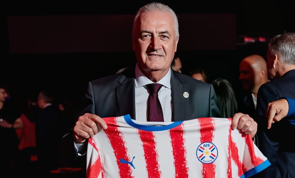 Alfaro: ”Tenemos jugadores que van a defenderla, a sudarla, y dignificarla” sobre la nueva casaca