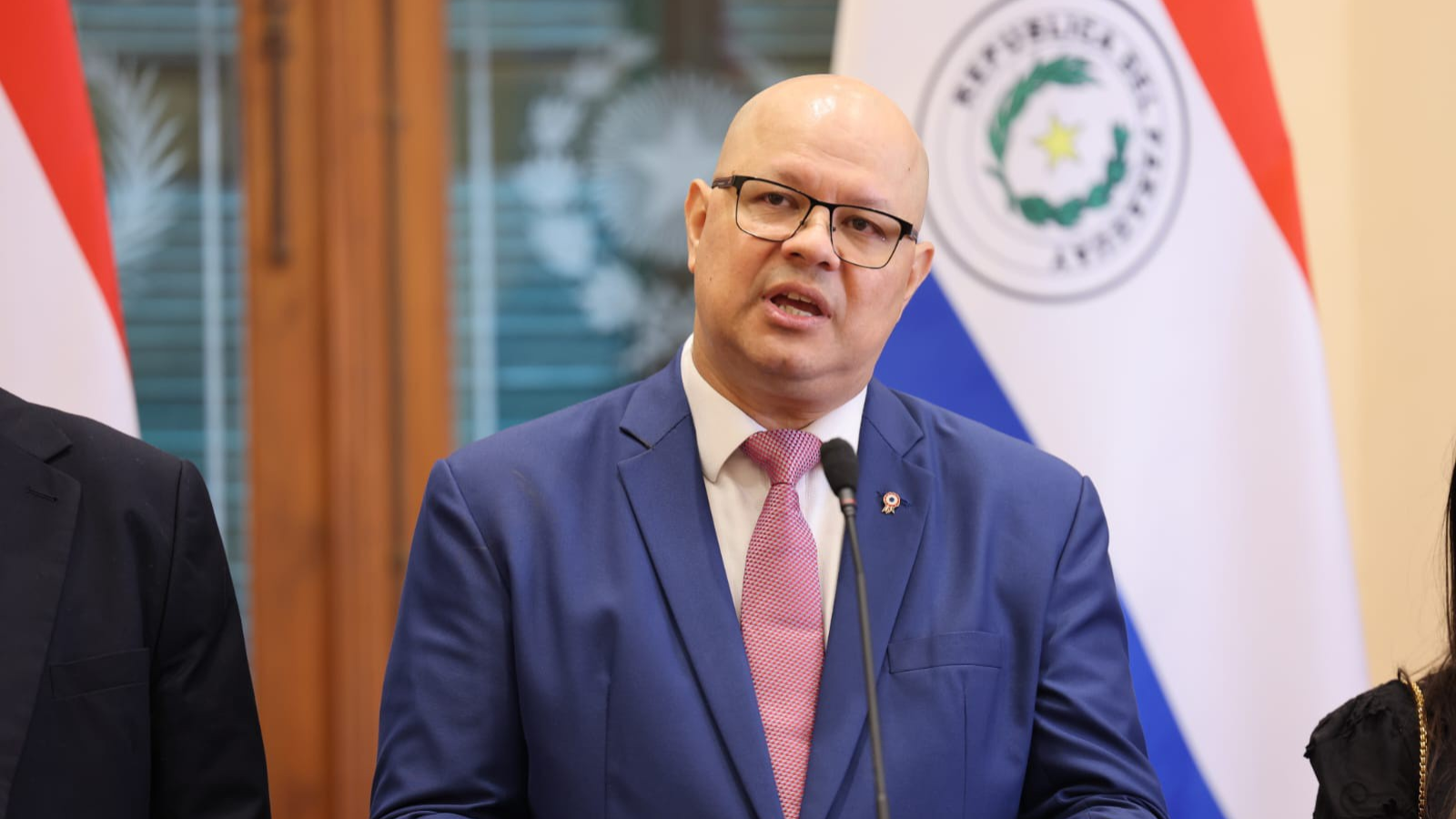 Gobierno se compromete a honrar deudas con vialeras
