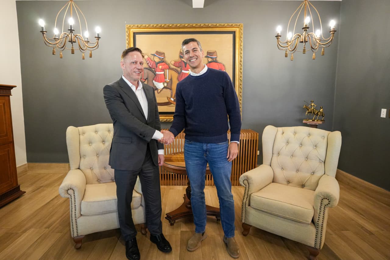 Peña se reúne con Peter Thiel para promover inversiones tecnológicas en Paraguay