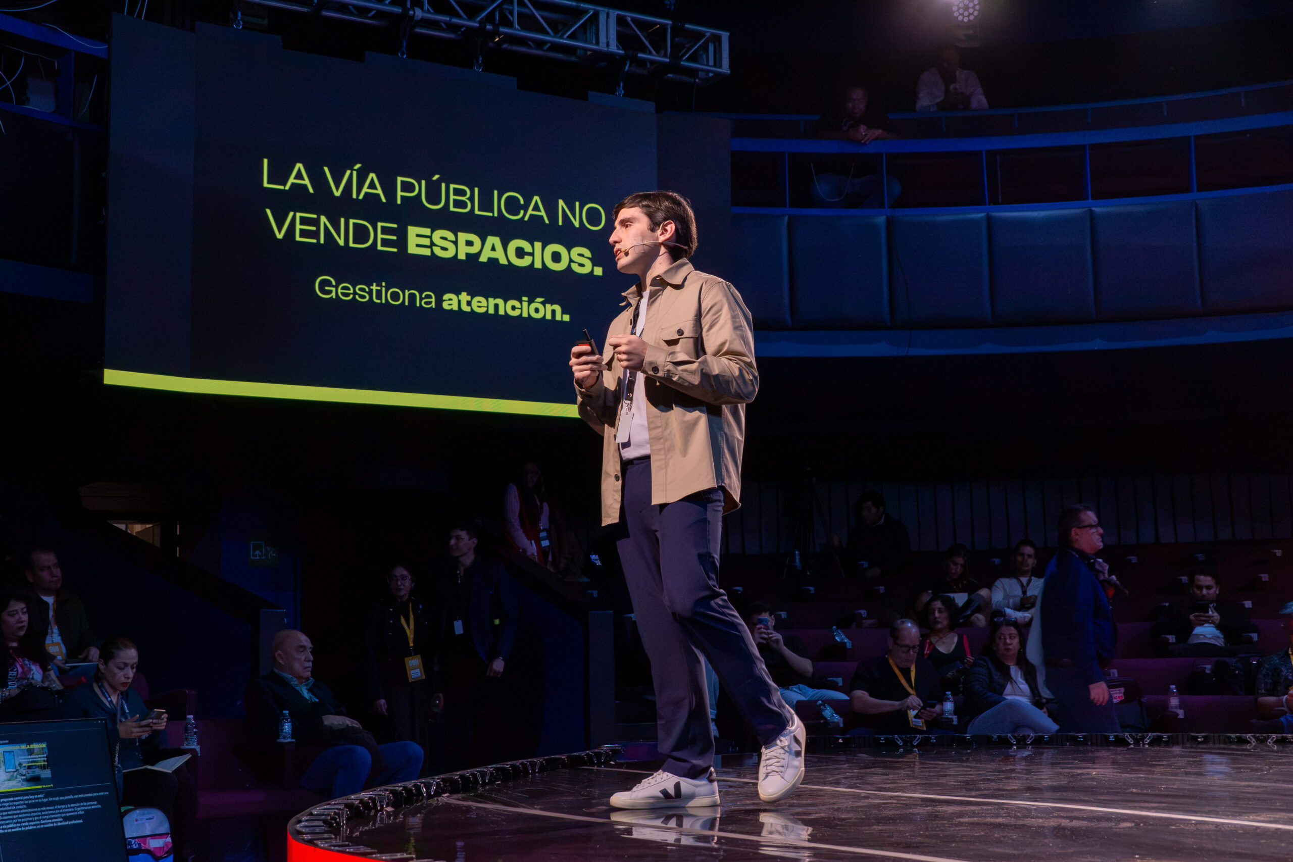 Amplify lleva a Paraguay al escenario del OOH Summit de Ciudad de México